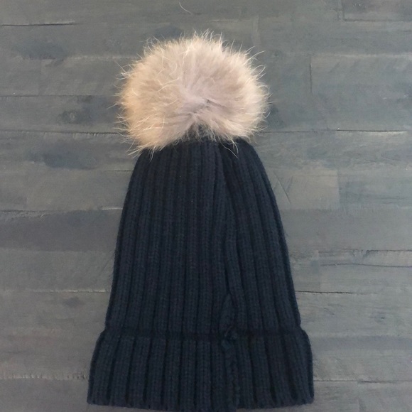 Adorable Black beanie hat with faux fur Pom Pom❄️ - Picture 3 of 4